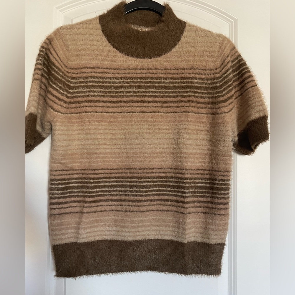 ❤️ Hem & Thread short sleeve sweater NWT